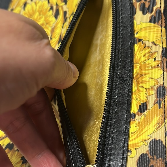 SOLD VERSACE VINTAGE GOLD BAROQUE LEOPARD PRINT 💯 authentic Final Price - Picture 8 of 16